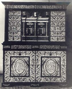 Tortoiseshell cabinet Sobieski.JPG