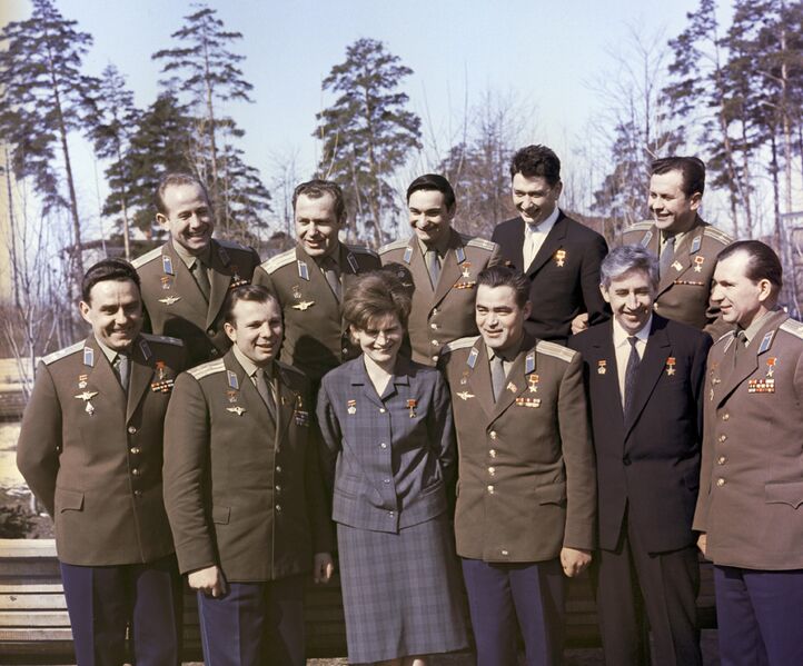 File:RIAN archive 888102 Soviet cosmonauts.jpg