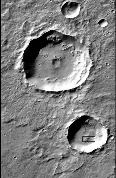 File:Ridge in crater in Terra Sirenum.JPG