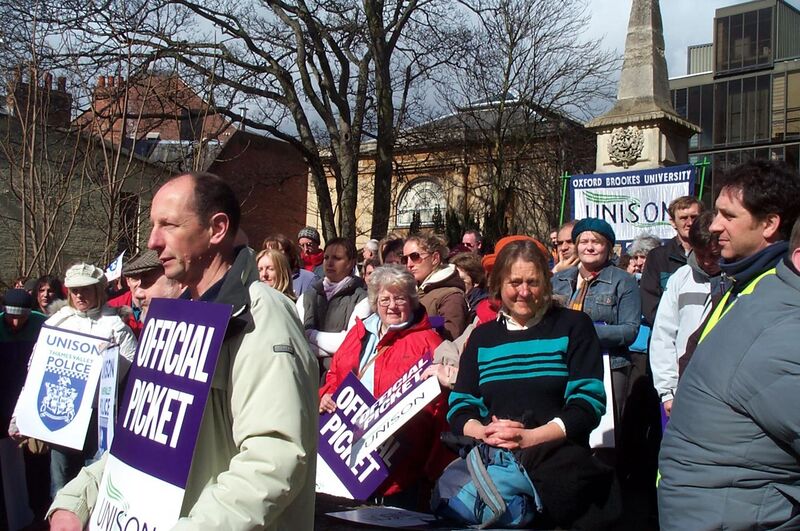 File:Unison strike rally Oxford 20060328.jpg