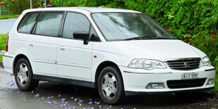 2000-2002 Honda Odyssey van (2011-11-17) 01.jpg