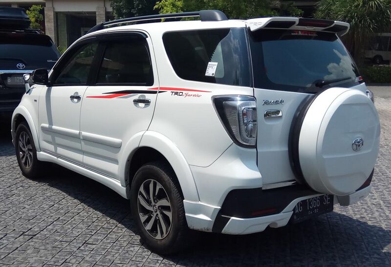 File:2017 Toyota Rush 1.5 TRD Sportivo (rear), Batu City.jpg