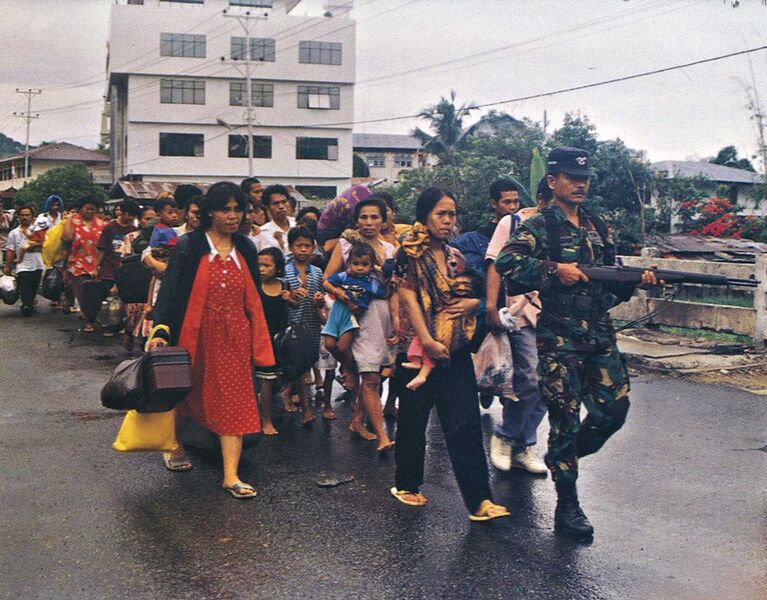 File:Ambon refugees, 1999.jpg