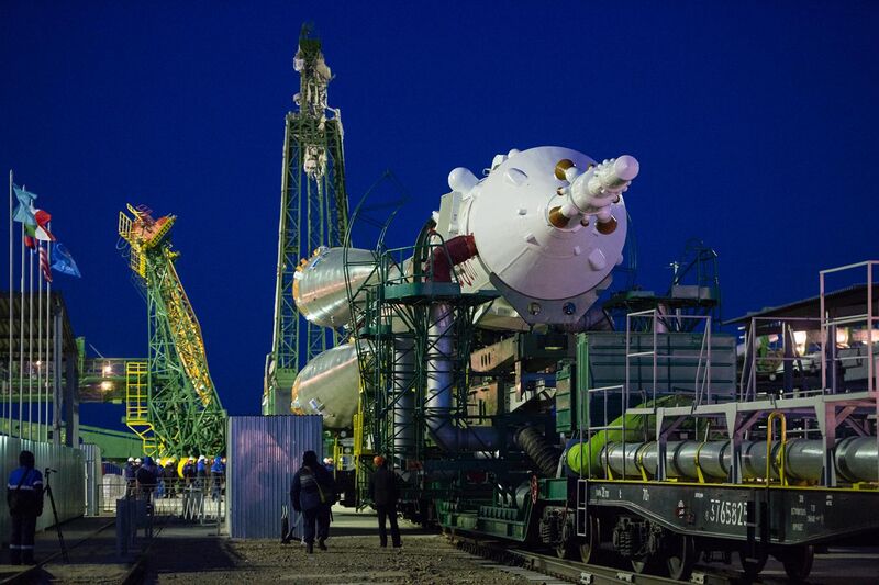 File:Expedition 42 Soyuz Rollout (201411210014HQ).jpg