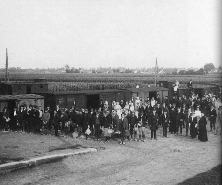 File:Flüchtlingstransport Leibnitz - k.k. Innenministerium - 1914.jpg