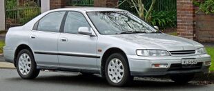 1993-1995 Honda Accord EXi sedan (2011-06-15).jpg