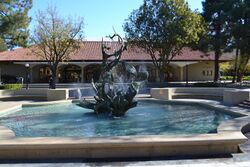 Claw Fountain at Stanford Univerisity.JPG