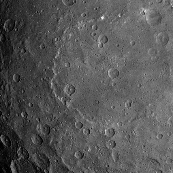 File:PIA19596-Ceres-DwarfPlanet-Dawn-2ndMappingOrbit-image28-20150625.jpg