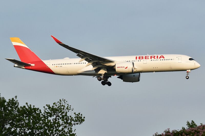 File:Iberia, EC-NBE, Airbus A350-941 (49593009616).jpg