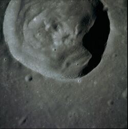 Maskelyne crater as10-34-5151.jpg