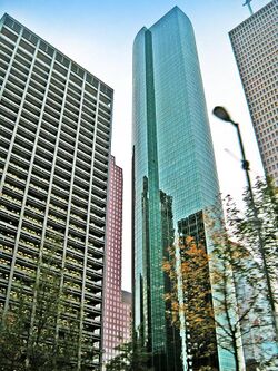 Wells Fargo Bank Plaza, Houston, from base.jpg