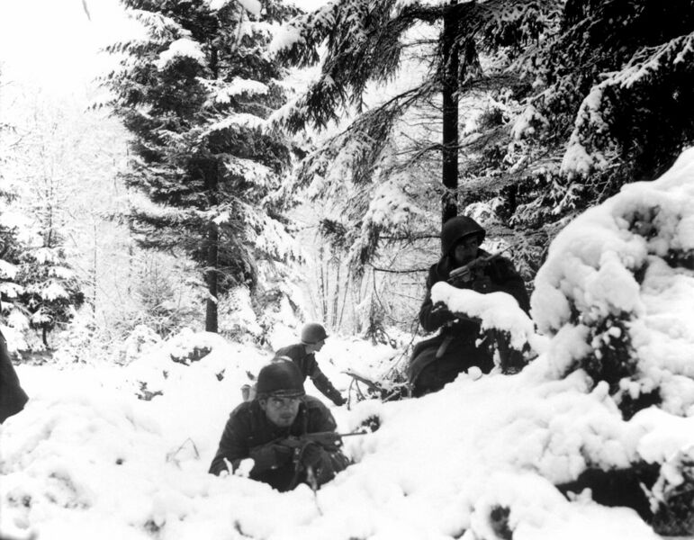 File:American 290th Infantry Regiment infantrymen fighting in snow during the Battle of the Bulge.jpg