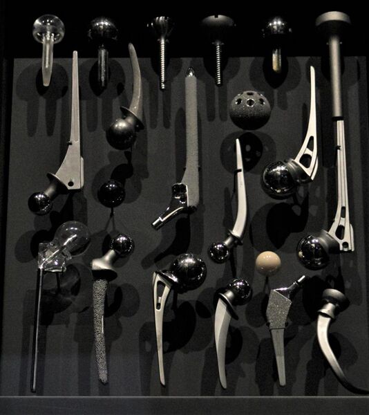 File:Hip prostheses on display in London Science Museum 2022.jpg