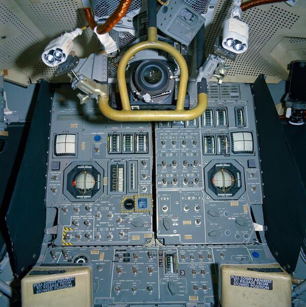 File:Interior of Apollo 15 lunar module (prior to launch).jpg