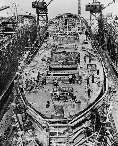 File:Liberty ship construction 10 upper decks.jpg