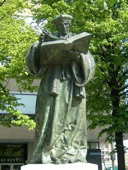 Rotterdam standbeeld Erasmus.jpg