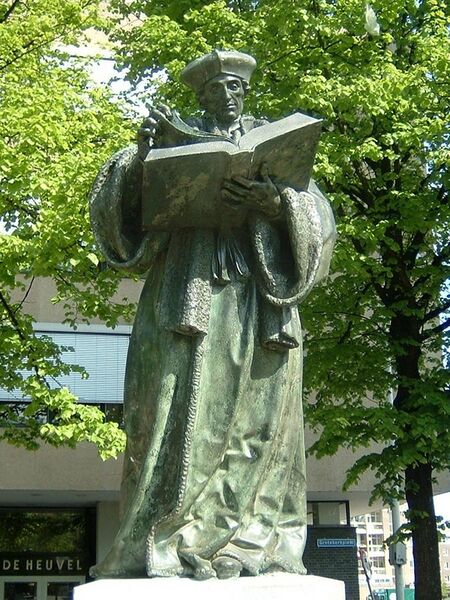 File:Rotterdam standbeeld Erasmus.jpg