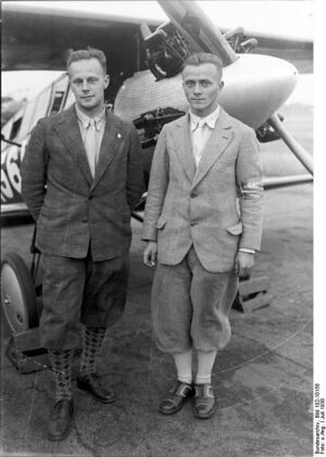 Bundesarchiv Bild 102-10158, Piloten des internationalen Europa-Rundflugs.jpg