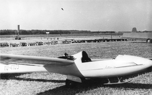 Ikarus Meteor 57 (YU-4103) glider.png