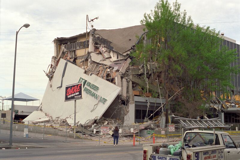 File:Kaiser Permanente Building After Northridge Earthquake.jpg