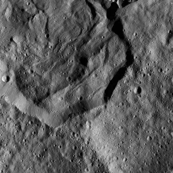 File:PIA20191-Ceres-DwarfPlanet-Dawn-4thMapOrbit-LAMO-image1-20151219.jpg