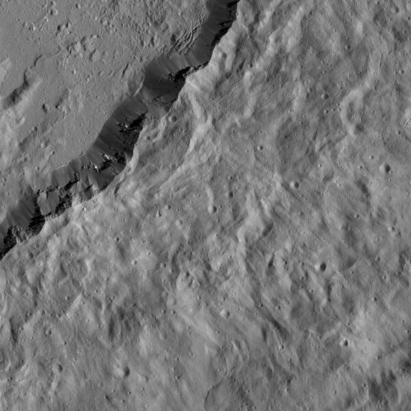 File:PIA20406-Ceres-DwarfPlanet-Dawn-4thMapOrbit-LAMO-image51-20160126.jpg