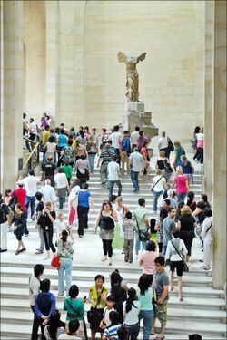 Visiter le Louvre en été ! (4787187477).jpg