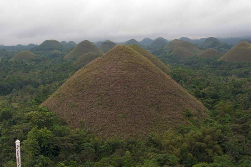 File:Bohol Hills, Chocolate Hills 3, Philippines.jpg
