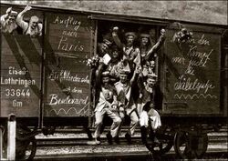 German soldiers in a railroad car on the way to the front during early World War I, taken in 1914. Taken from greatwar.nl site.jpg
