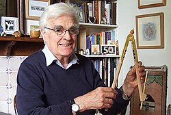 Keith Critchlow (1933–2020).jpg