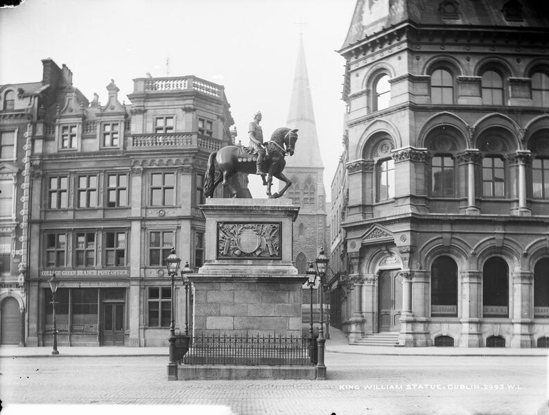 File:King William Statue 1.jpg