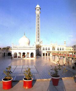 Mausoleum of Pir Meher Ali Shah.jpg