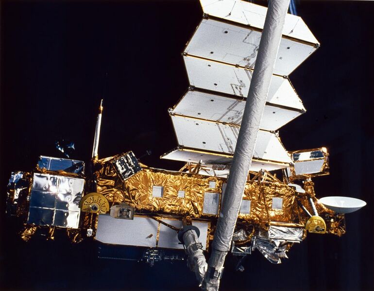 File:STS-48 UARS deployment.jpg