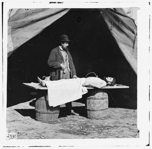File:Unknown location. Embalming surgeon at work on soldier's body LOC cwpb.01887.jpg
