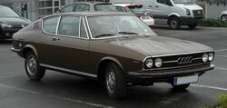 Audi 100 Coupé S (C1) – Frontansicht, 27. April 2011, Velbert.jpg