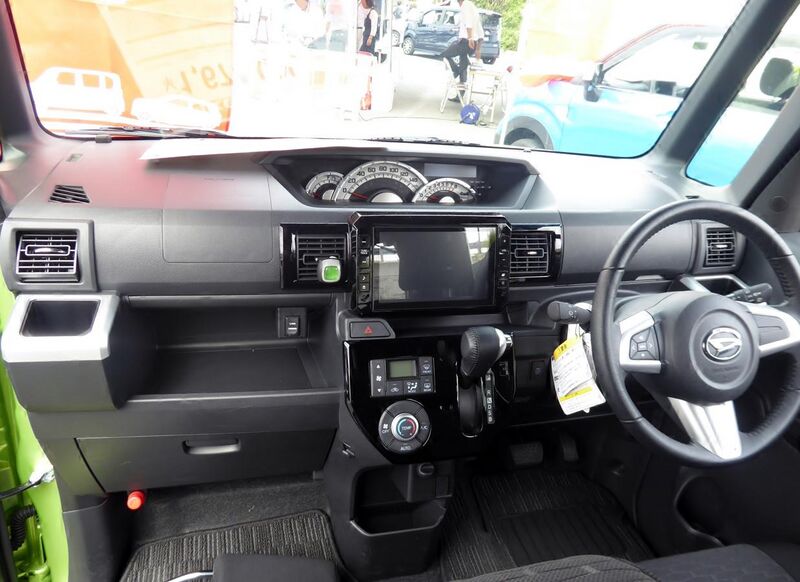 File:Daihatsu WAKE G Turbo"SA II" (DBA-LA700S-GBVZ) interior.jpg