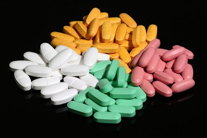 File:Four colors of pills.jpg