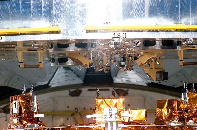 File:HST Flight Support Structure (STS-109).jpg
