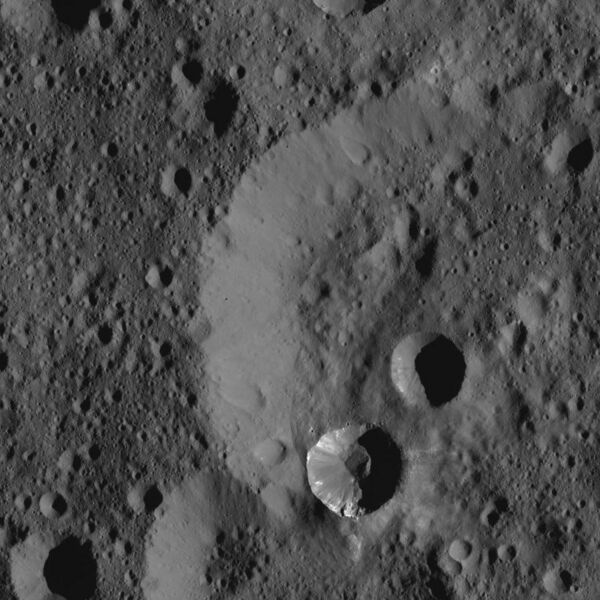 File:PIA20555-Ceres-DwarfPlanet-Dawn-4thMapOrbit-LAMO-image60-2016209.jpg