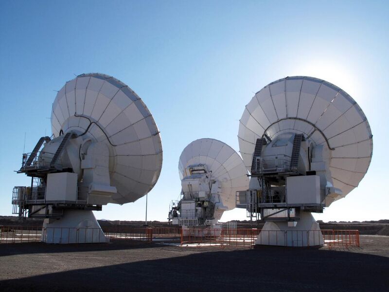 File:Three ALMA antennas close together on Chajnantor.jpg