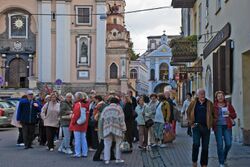 Tourism has certainly reached Vilnius - Old Town, Sept. 2008 (2937998142).jpg