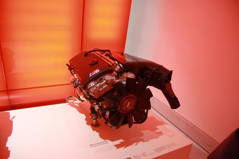 File:BMW S54 B32HP engine in BMW-Museum in Munich, Bayern.JPG