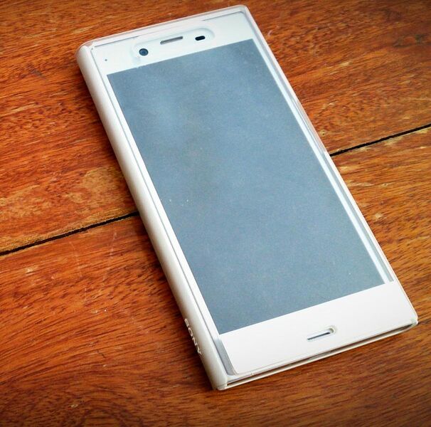 File:Sony Xperia XZ Platinum with Style Cover Touch case.jpg