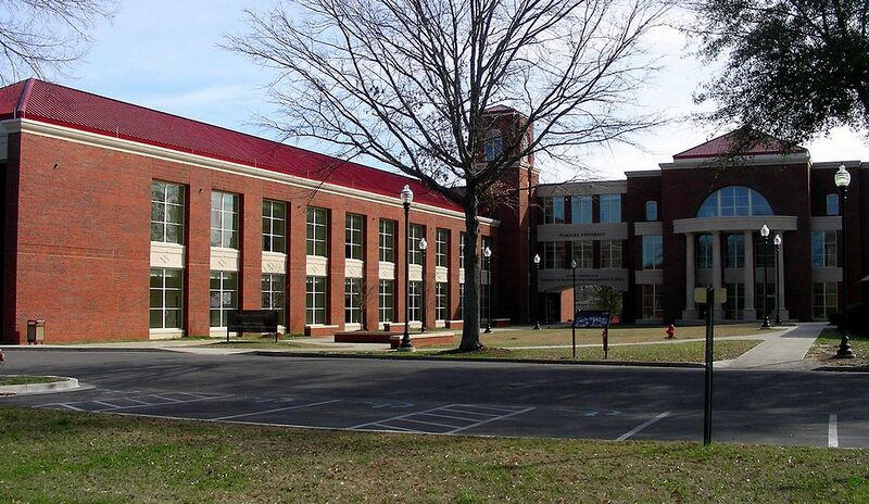 File:Tuskegee College of Business Exterior.jpg