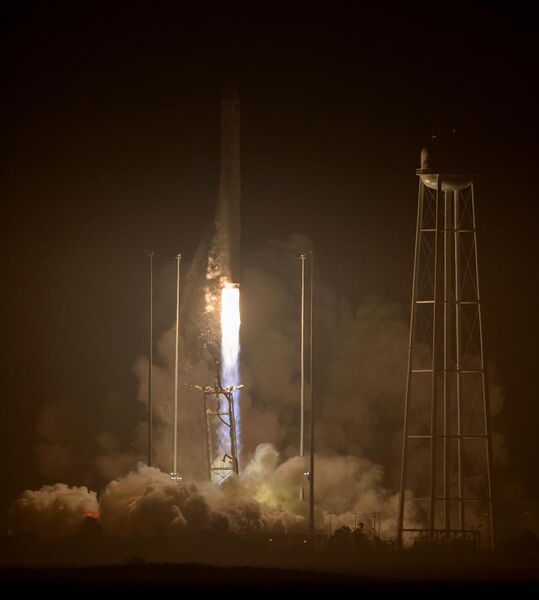 File:Antares Rocket Launch (NHQ201610170104).jpg