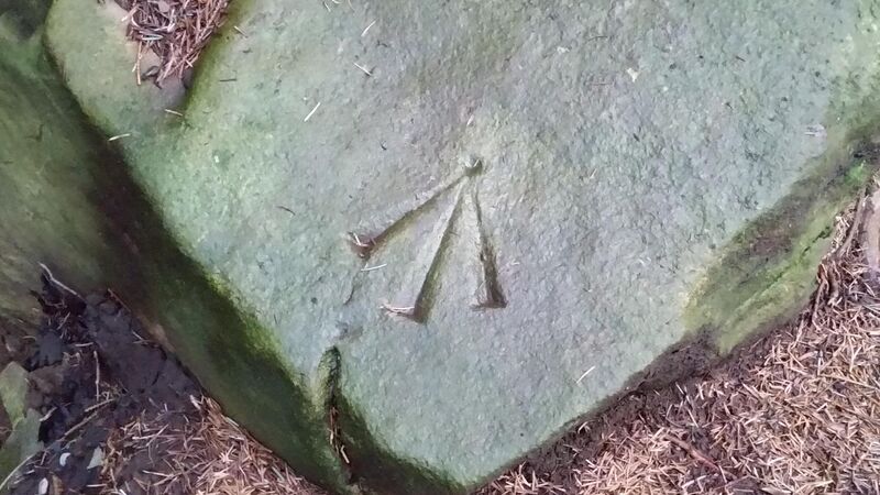 File:Benchmark on rock near Llyn Crafnant.jpg