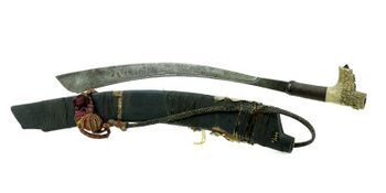 COLLECTIE TROPENMUSEUM Krom zwaard met gevest van hertshoorn en schede TMnr 643-5.jpg