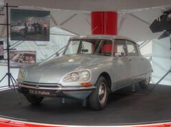 Citroën DS 21 Pallas (1).jpg