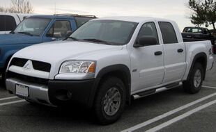 Mitsubishi Raider crew cab.jpg