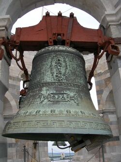 Pisa Leaning Tower bell.jpg